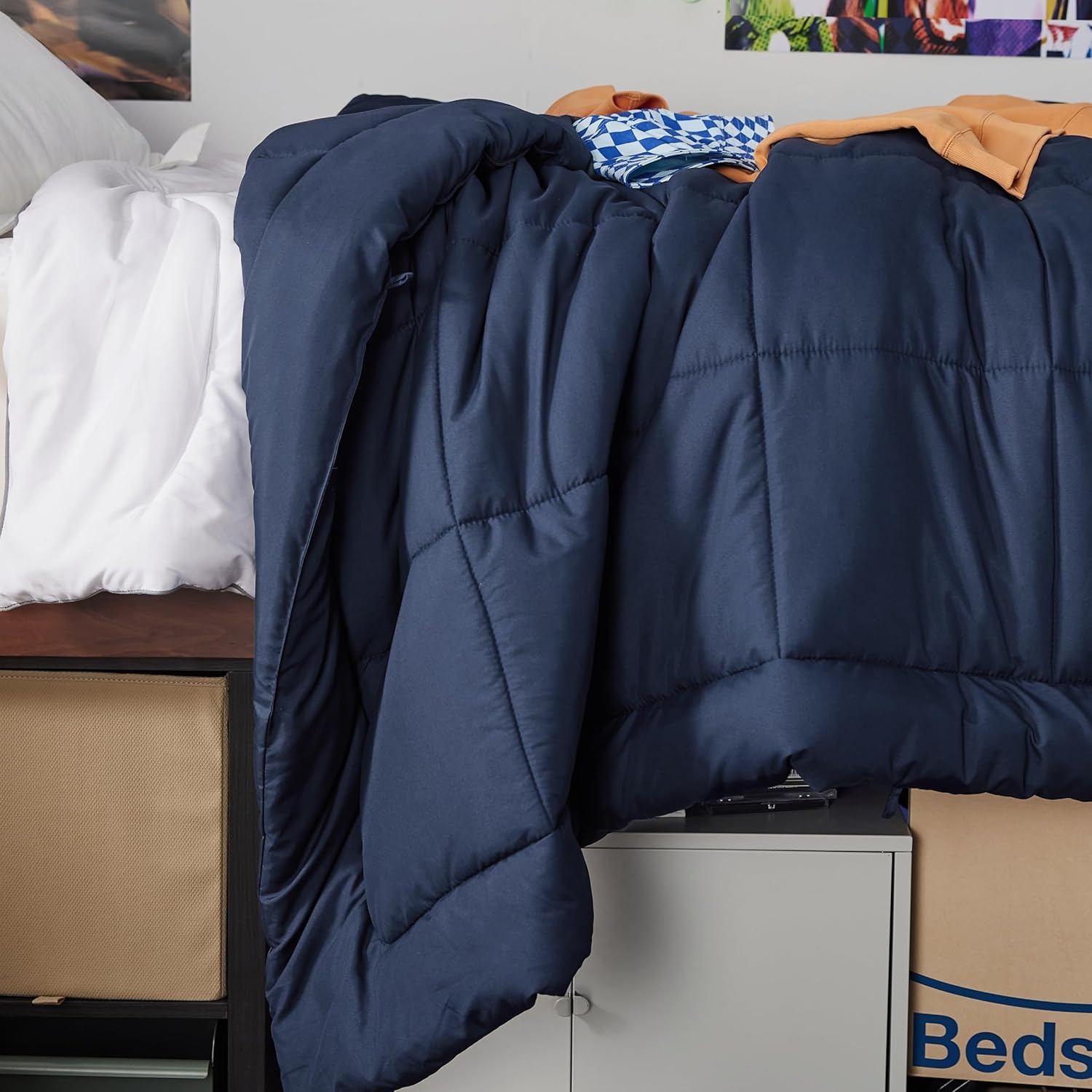 image:imageBedsure Comforter Duvet Insert Quilted Comforters Queen Size All Season Duvet GentleSoft Down Alternative Bedding Blanket with 8 Tabs Gifts for WomenMen White Queen 88 x 88 InchesNavy Blue