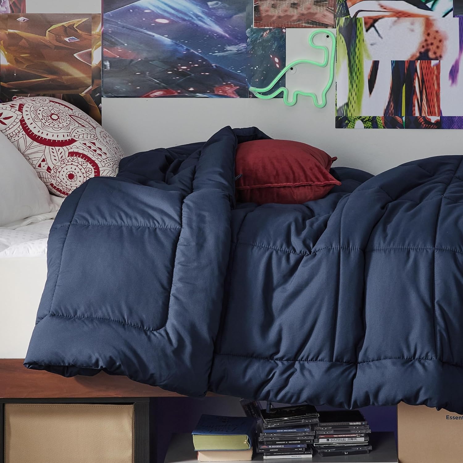 image:imageBedsure Comforter Duvet Insert Quilted Comforters Queen Size All Season Duvet GentleSoft Down Alternative Bedding Blanket with 8 Tabs Gifts for WomenMen White Queen 88 x 88 InchesNavy Blue