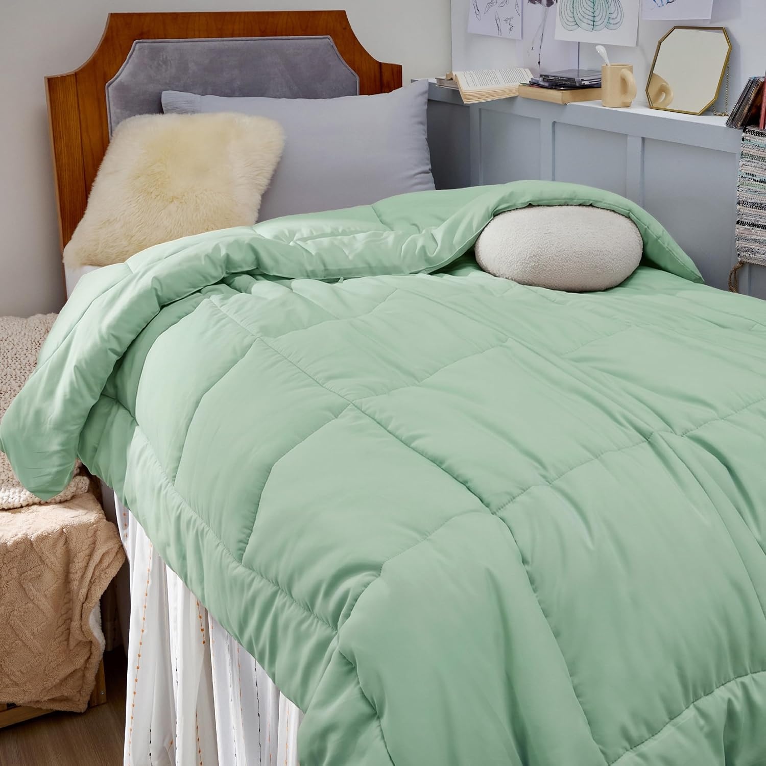 image:imageBedsure Comforter Duvet Insert Quilted Comforters Queen Size All Season Duvet GentleSoft Down Alternative Bedding Blanket with 8 Tabs Gifts for WomenMen White Queen 88 x 88 InchesSage Green