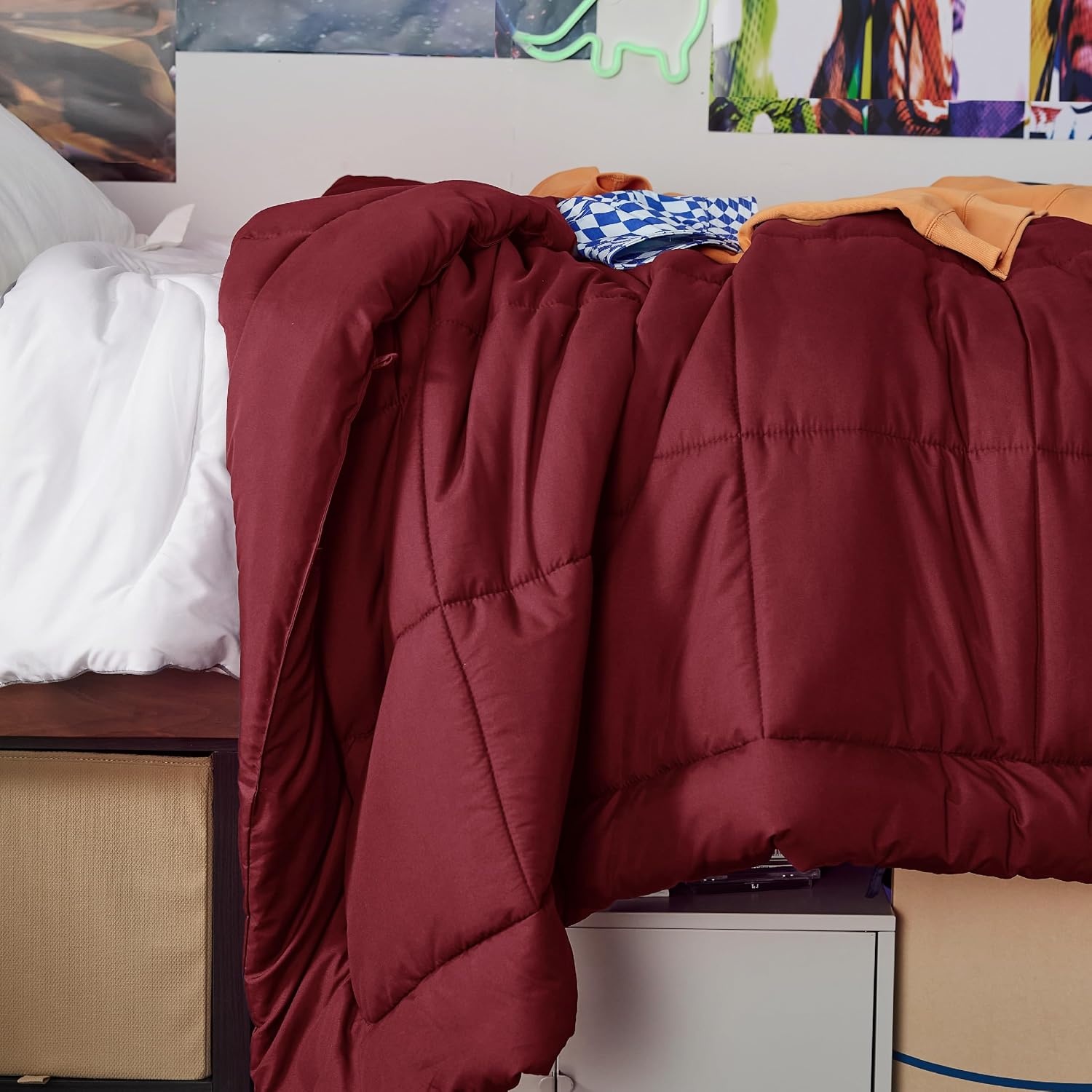 image:imageBedsure Comforter Duvet Insert Quilted Comforters Queen Size All Season Duvet GentleSoft Down Alternative Bedding Blanket with 8 Tabs Gifts for WomenMen White Queen 88 x 88 InchesBurgundy