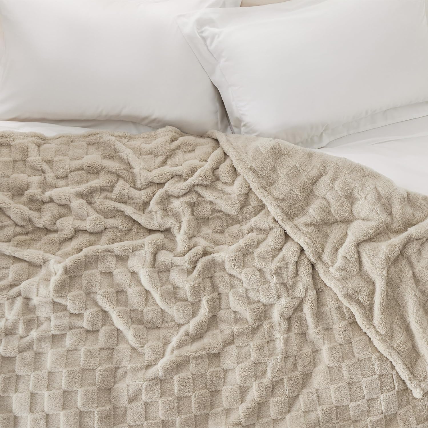 image:imageBedsure GentleSoft Sage Green Throw Blanket for Couch Checkered Cute Fleece Blankets Soft Cozy Summer Throw for Bedroom Home Decor Gifts for Mom Girls Green 50x60 InchesOatmeal