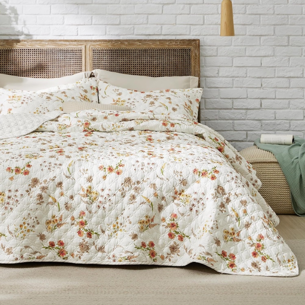 image:imageBedsure Floral Quilts Queen Size Reversible Botanical Floral Comforter  Bedding Bedspread Coverlet Lightweight AllSeason Comfort Green amp White Plaid Parttern Machine Washable 90x96 3 Pcs06  Whisper White