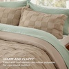 Bedsure Queen Size Comforter Set Beige, Boho Tufted Bed Set, Checkered Farmhouse-Style Distressed Vintage Bedding, 3 Pieces, 1 Plaid Geometric Comforter and 2 Pillow Shams(01 – Khaki – Tufted Checkboard)