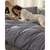 07 - Grey Stripes (No Comforter)