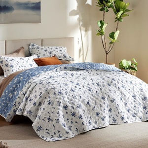 Bedsure Floral Quilts Queen Size, Reversible Botanical Floral Comforter | Bedding, Bedspread, Coverlet, Lightweight, All-Season Comfort, Green & White Plaid Parttern, Machine Washable, 90″x96″, 3 Pcs(01 – Daisy)