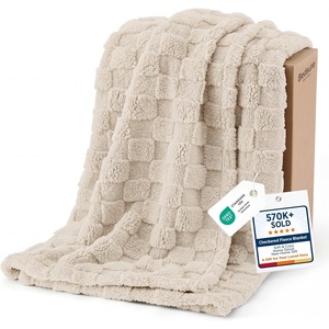 Bedsure GentleSoft Sage Green Throw Blanket for Couch – Checkered Cute Fleece Blankets, Soft Cozy Summer Throw for Bedroom Home Decor Gifts for Mom Girls, Green, 50×60 Inches(Beige)