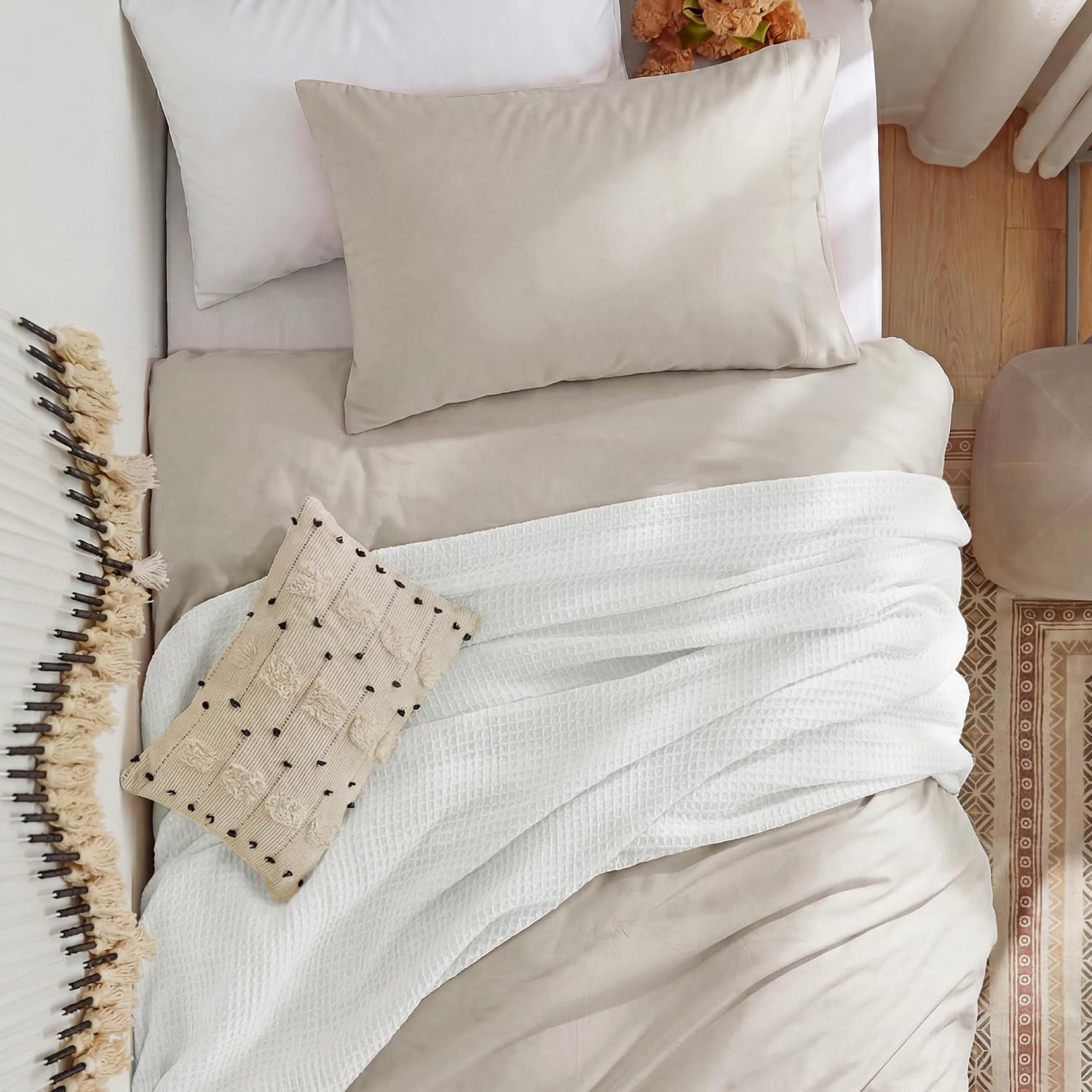 image:imageBedsure White Duvet Cover Queen Size 3 Pieces Prewashed CottonLike Polyester Extra Soft Bedding Set Includes 1 Duvet Cover 90x90 Inches with Zipper Closure amp 2 Pillow Shams Comforter Not Included02 Linen No Comforter