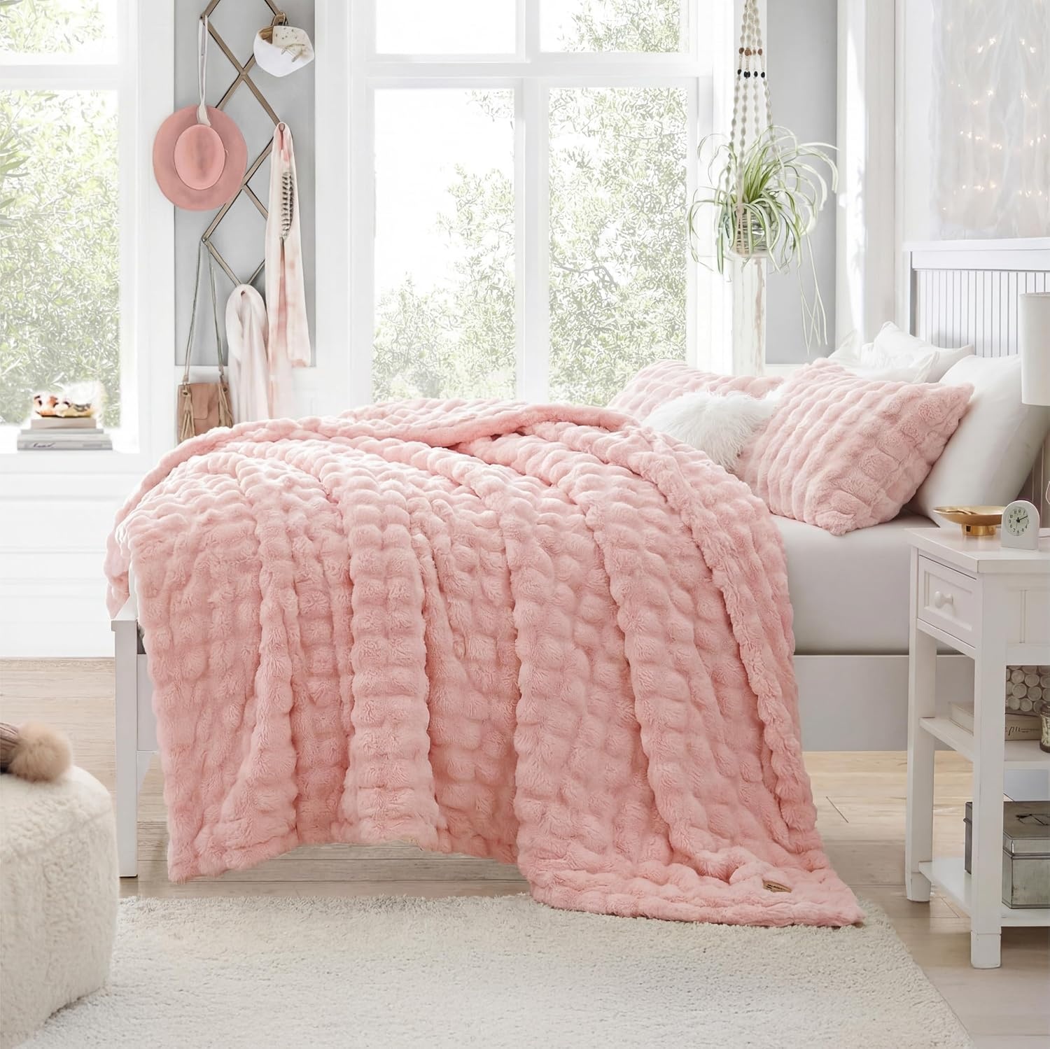 image:imageBedsure 3D Fleece Bubble Blankets for Couch Cute Pink Throw Blanket for Sofa Bedroom Decor Luxury Soft Cozy Pink Birthday Gifts for Women Girls Lightweight Light Pink 5060Pink
