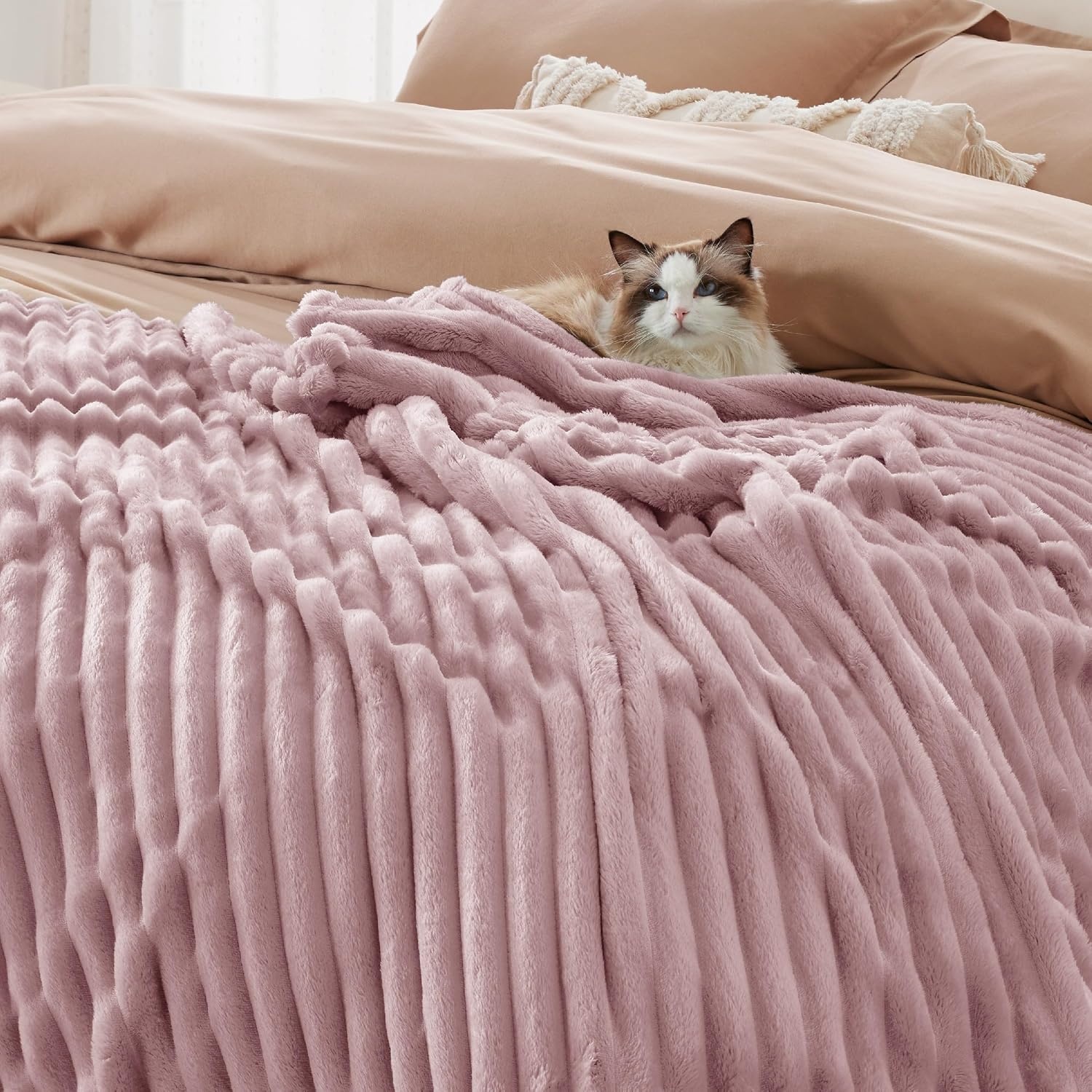 image:imageBedsure Soft Cozy Twin XL Blanket for Bed College Dorm Off White 66x90 Birthday Gifts for Women Mom Her Warm Lightweight Cozy Fluffy Throw Blanket Sofa Dorm Room Home Decor Machine WashablePink