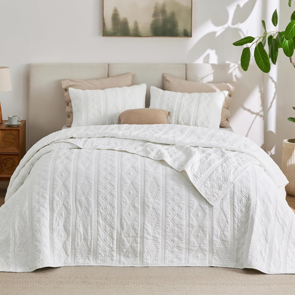 image:imageBedsure PureWoven 100 Cotton Quilt Set King Bedspread Dusty Blue Lightweight Breathable Coverlet amp 2 Pillow Shams 3Piece Geometric Bedding Set AllSeason Machine Washable 106x96 in02 White Tribal Geometry