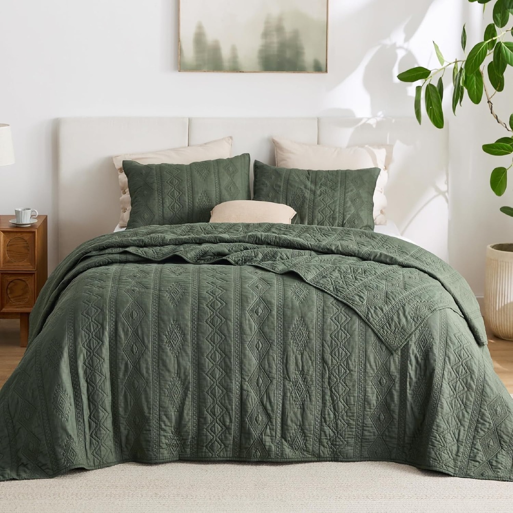 image:imageBedsure PureWoven 100 Cotton Quilt Set King Bedspread Dusty Blue Lightweight Breathable Coverlet amp 2 Pillow Shams 3Piece Geometric Bedding Set AllSeason Machine Washable 106x96 in01 Olive Green Tribal Geometry