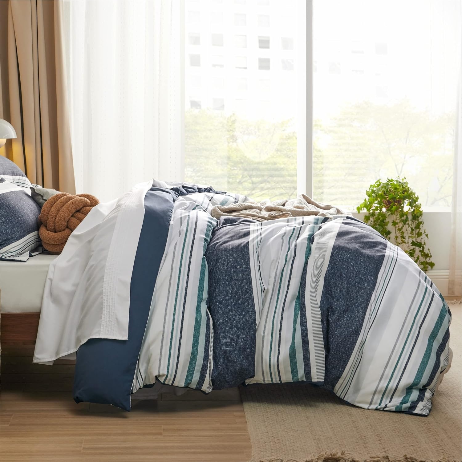 image:imageBedsure Duvet Cover King Size Reversible Navy Blue King Duvet Cover Set with Zipper Closure 3 Pieces Floral Patterned Bedding Set with 8 Corner Ties and 2 Pillow Shams09 Blue No Comforter