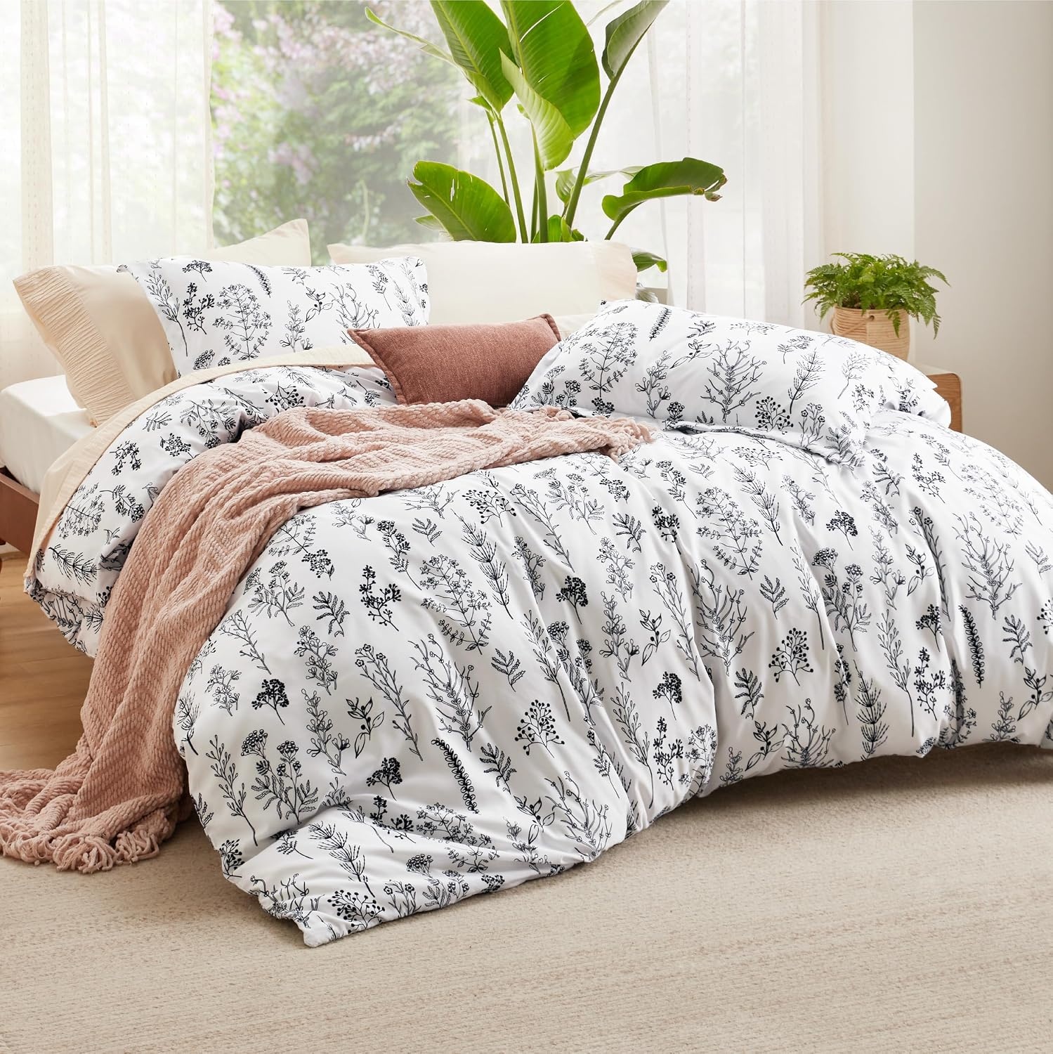 image:imageBedsure Duvet Cover King Size Reversible Navy Blue King Duvet Cover Set with Zipper Closure 3 Pieces Floral Patterned Bedding Set with 8 Corner Ties and 2 Pillow Shams21 White No Comforter