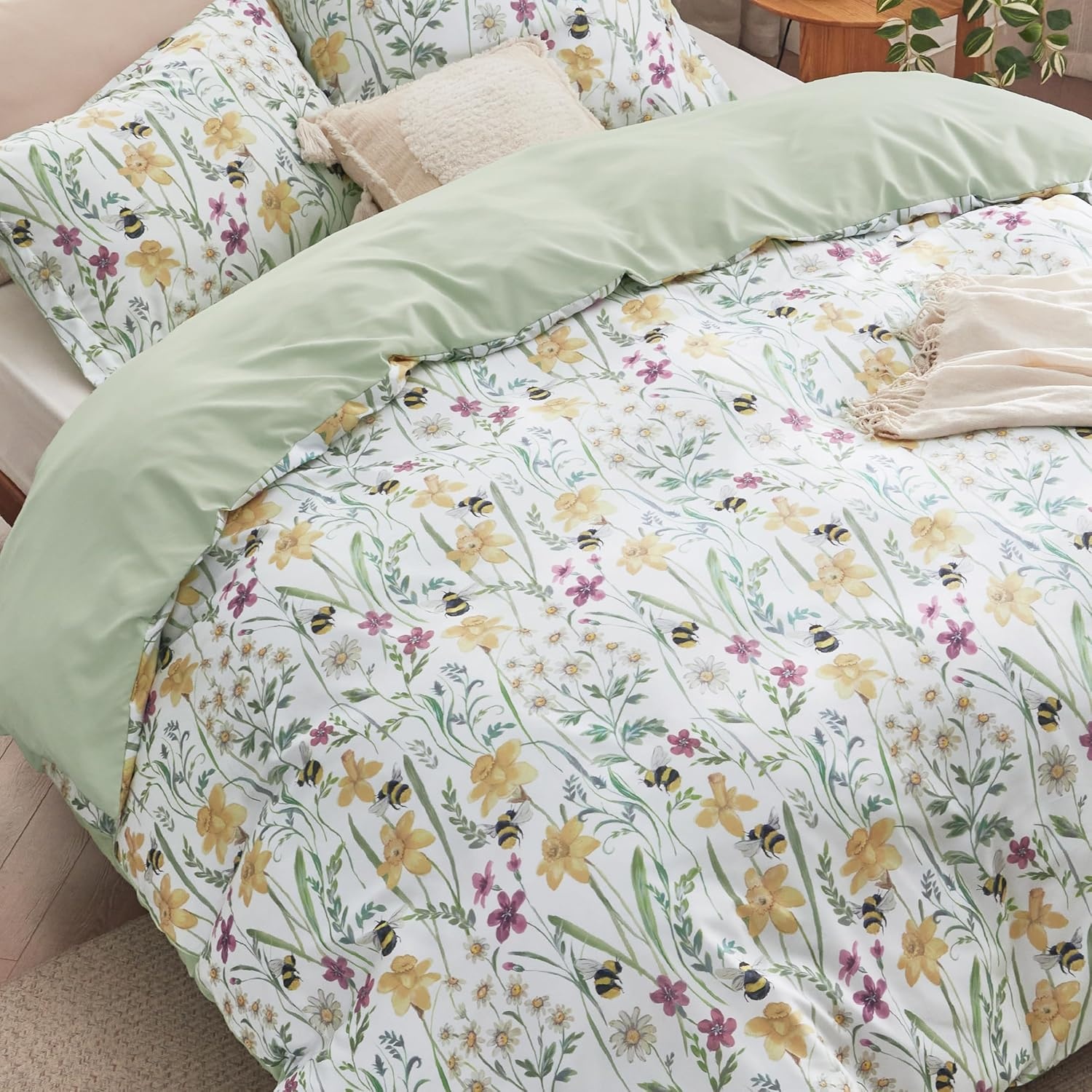 image:imageBedsure Duvet Cover King Size Reversible Navy Blue King Duvet Cover Set with Zipper Closure 3 Pieces Floral Patterned Bedding Set with 8 Corner Ties and 2 Pillow Shams15 Green Floral No Comforter
