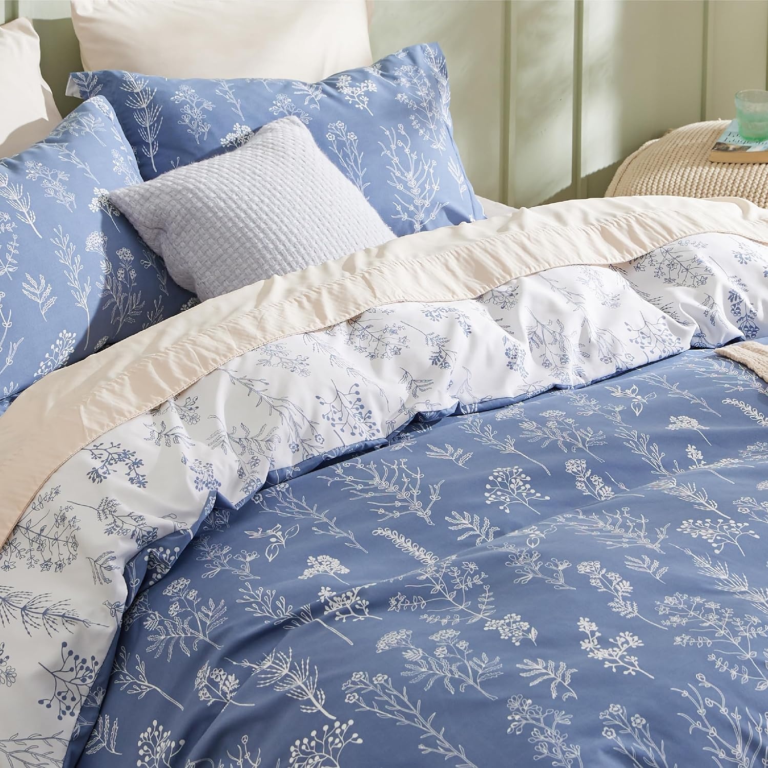 image:imageBedsure Duvet Cover King Size Reversible Navy Blue King Duvet Cover Set with Zipper Closure 3 Pieces Floral Patterned Bedding Set with 8 Corner Ties and 2 Pillow Shams24 Infinity Blue No Comforter