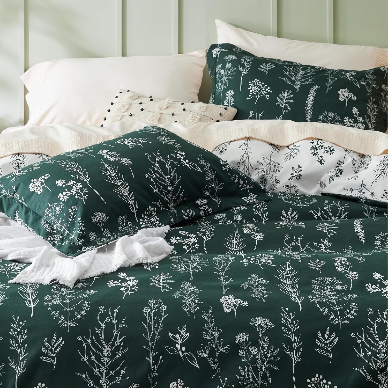 image:imageBedsure Duvet Cover King Size Reversible Navy Blue King Duvet Cover Set with Zipper Closure 3 Pieces Floral Patterned Bedding Set with 8 Corner Ties and 2 Pillow Shams32 Emerald Green No Comforter