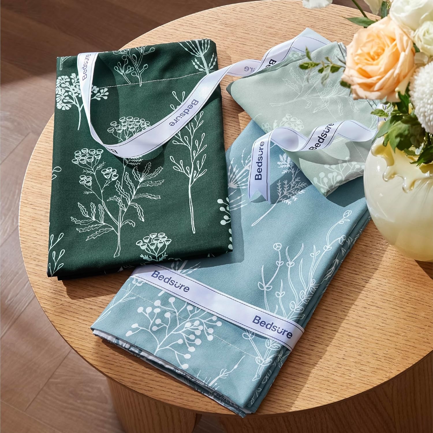 image:imageBedsure Duvet Cover King Size Reversible Navy Blue King Duvet Cover Set with Zipper Closure 3 Pieces Floral Patterned Bedding Set with 8 Corner Ties and 2 Pillow Shams32 Emerald Green No Comforter