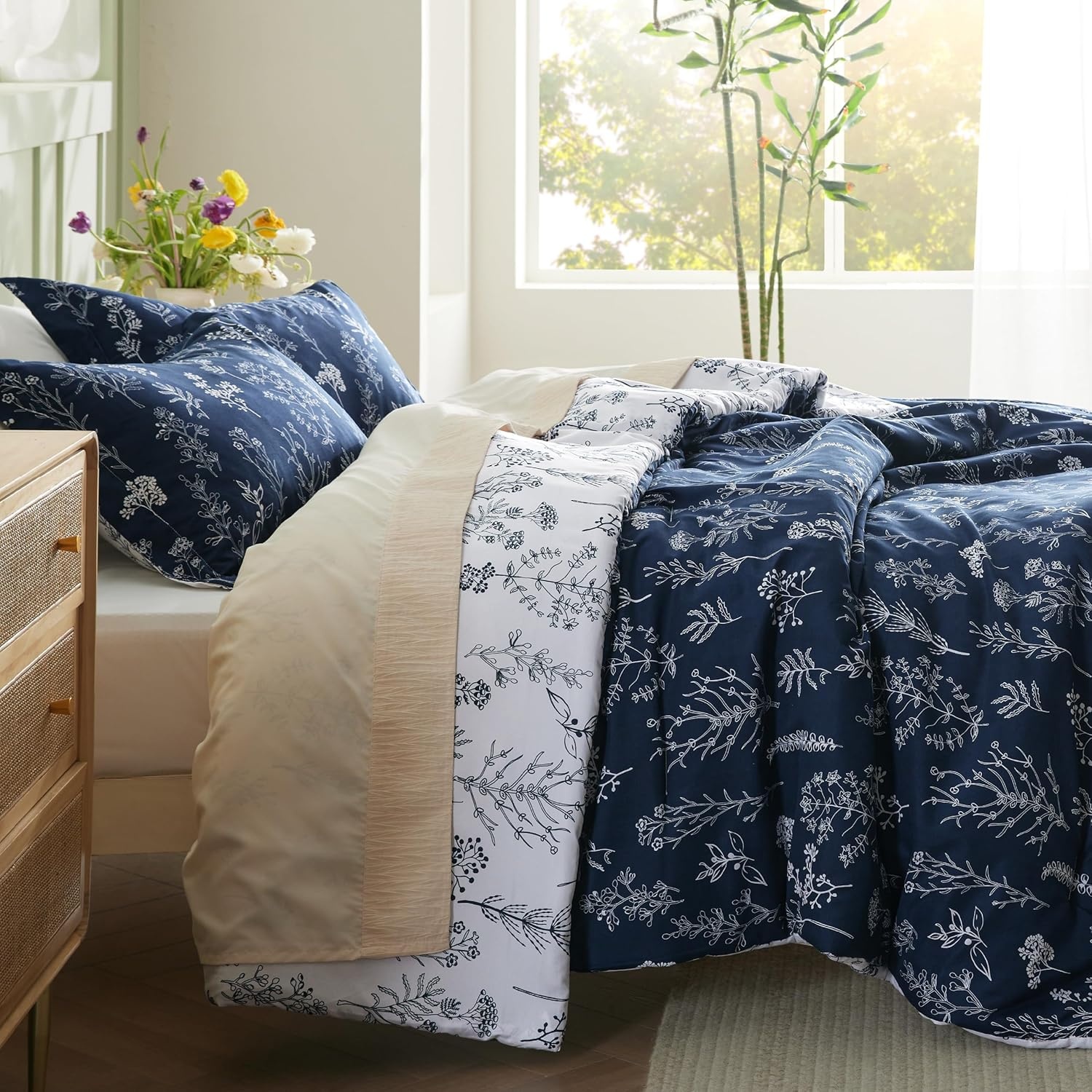 image:imageBedsure Duvet Cover King Size Reversible Navy Blue King Duvet Cover Set with Zipper Closure 3 Pieces Floral Patterned Bedding Set with 8 Corner Ties and 2 Pillow Shams02 Nave Blue No Comforter