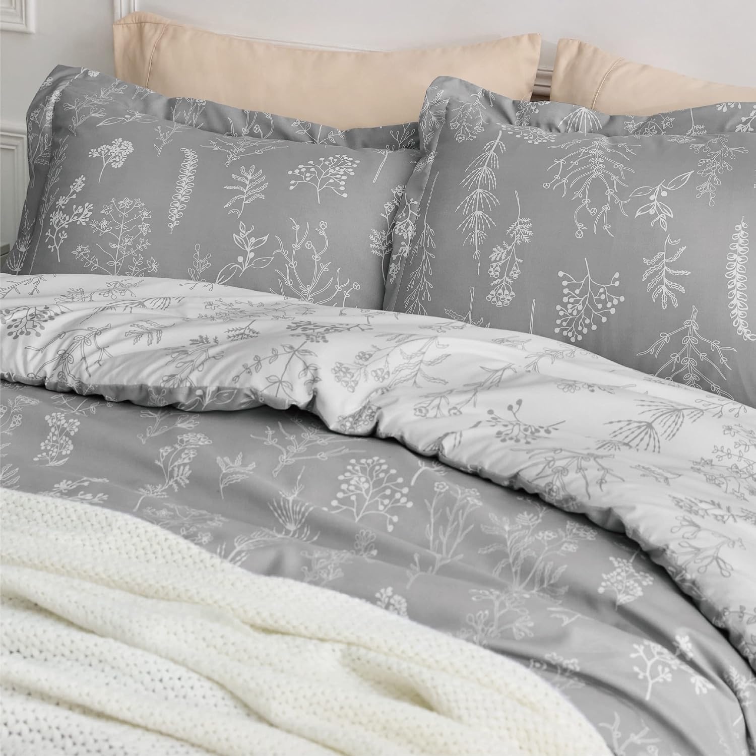 image:imageBedsure Light Grey Queen Comforter Set Reversible Floral Bed Set Soft Summer Lightweight Bedding for Bedroom 1 Soft Botanical Flowers Comforter and 2 Pillow Shams04 Light Grey