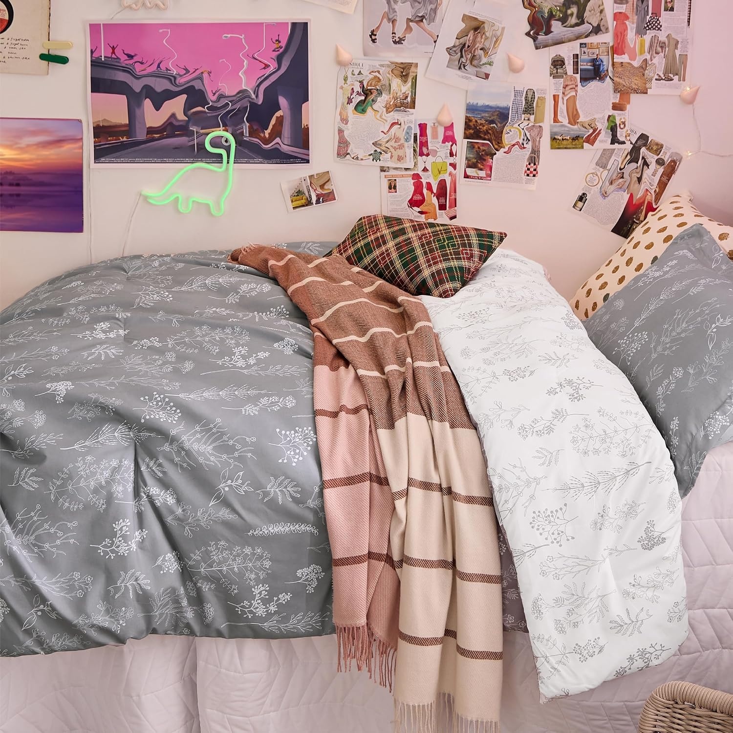 image:imageBedsure Light Grey Queen Comforter Set Reversible Floral Bed Set Soft Summer Lightweight Bedding for Bedroom 1 Soft Botanical Flowers Comforter and 2 Pillow Shams04 Light Grey