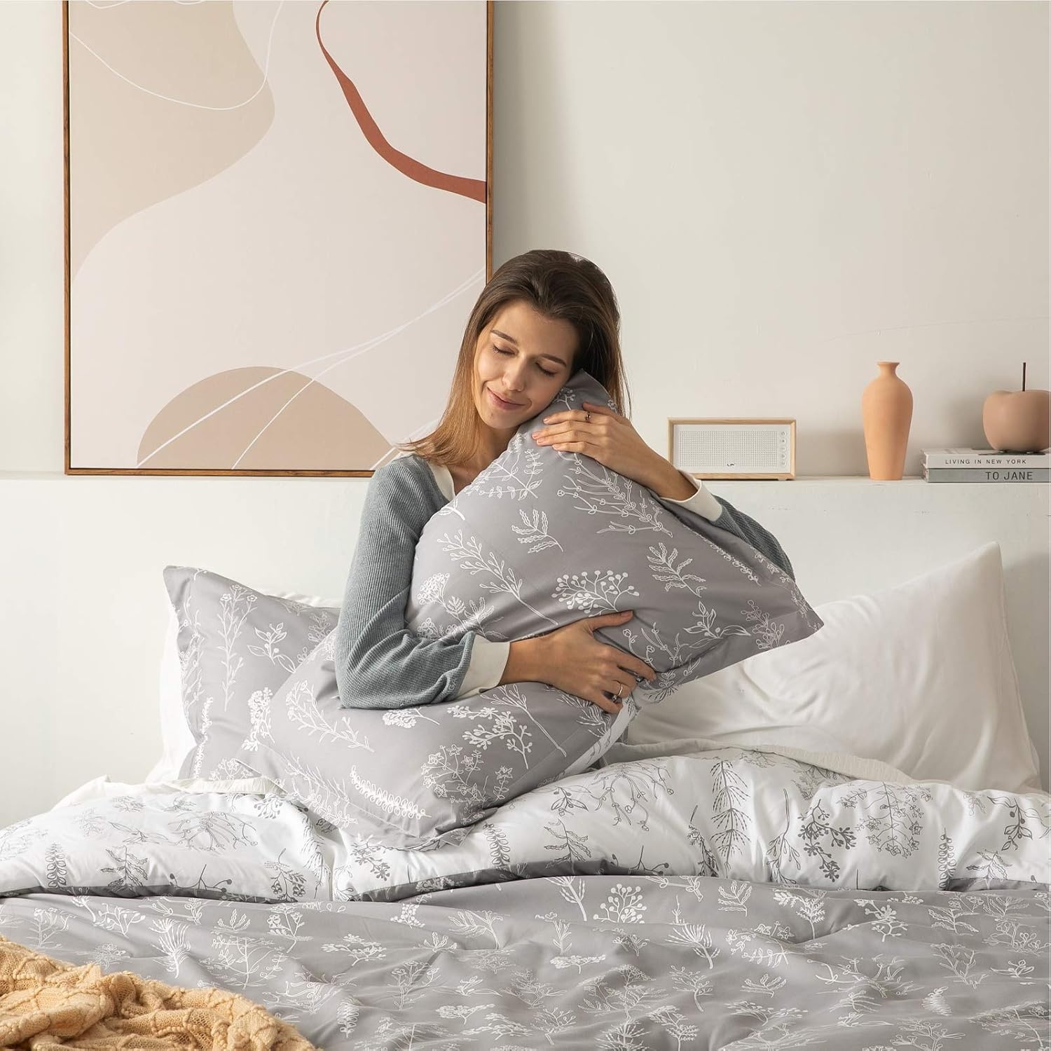 image:imageBedsure Light Grey Queen Comforter Set Reversible Floral Bed Set Soft Summer Lightweight Bedding for Bedroom 1 Soft Botanical Flowers Comforter and 2 Pillow Shams04 Grey