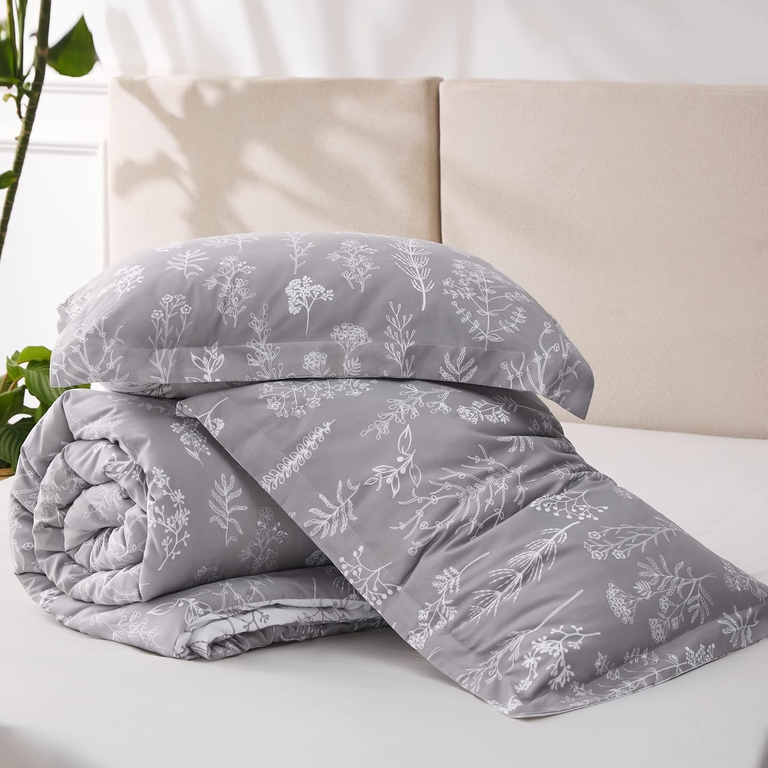 image:imageBedsure Light Grey Queen Comforter Set Reversible Floral Bed Set Soft Summer Lightweight Bedding for Bedroom 1 Soft Botanical Flowers Comforter and 2 Pillow Shams04 Light Grey