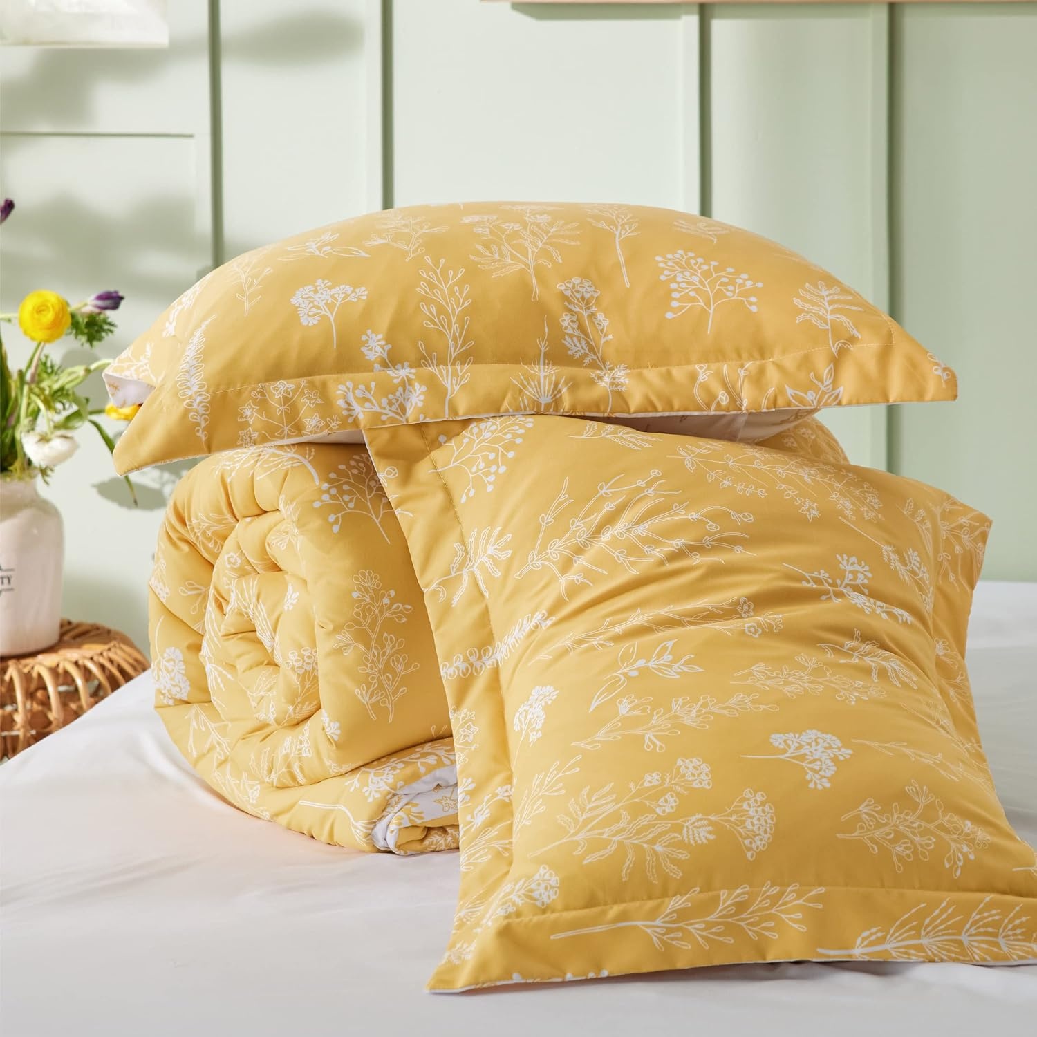 image:imageBedsure Light Grey Queen Comforter Set Reversible Floral Bed Set Soft Summer Lightweight Bedding for Bedroom 1 Soft Botanical Flowers Comforter and 2 Pillow Shams18 Glod