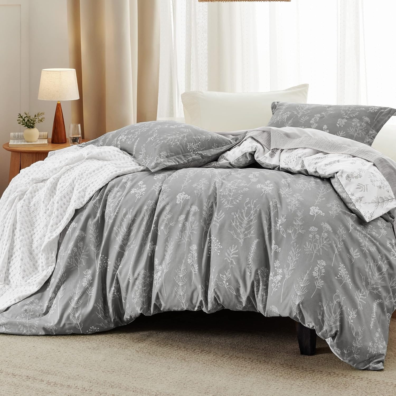 image:imageBedsure Light Grey Queen Comforter Set Reversible Floral Bed Set Soft Summer Lightweight Bedding for Bedroom 1 Soft Botanical Flowers Comforter and 2 Pillow Shams04 Grey
