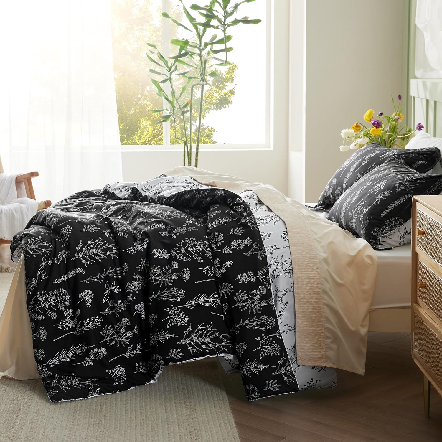 image:imageBedsure Light Grey Queen Comforter Set Reversible Floral Bed Set Soft Summer Lightweight Bedding for Bedroom 1 Soft Botanical Flowers Comforter and 2 Pillow Shams22 Black