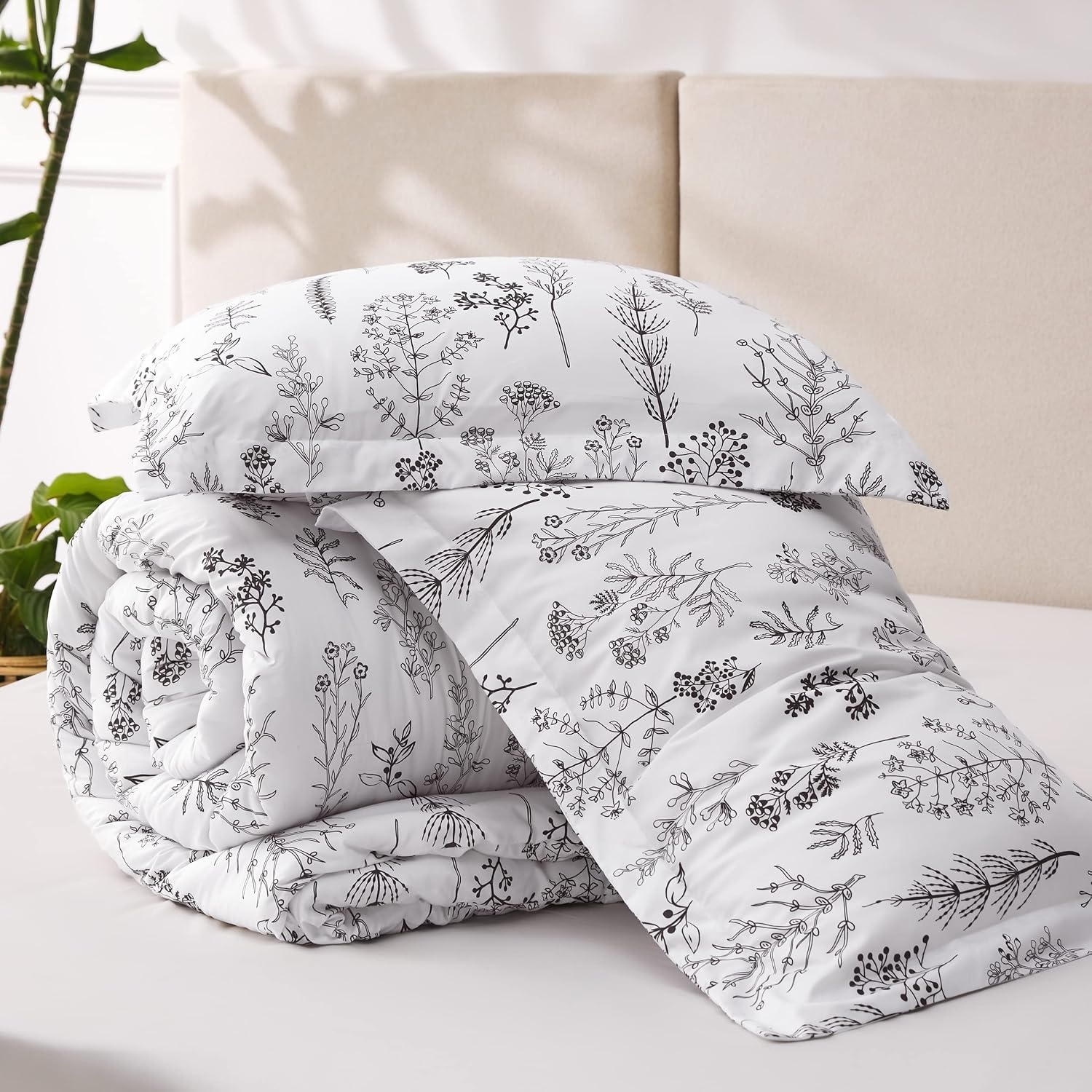 image:imageBedsure Light Grey Queen Comforter Set Reversible Floral Bed Set Soft Summer Lightweight Bedding for Bedroom 1 Soft Botanical Flowers Comforter and 2 Pillow Shams21 Bright White