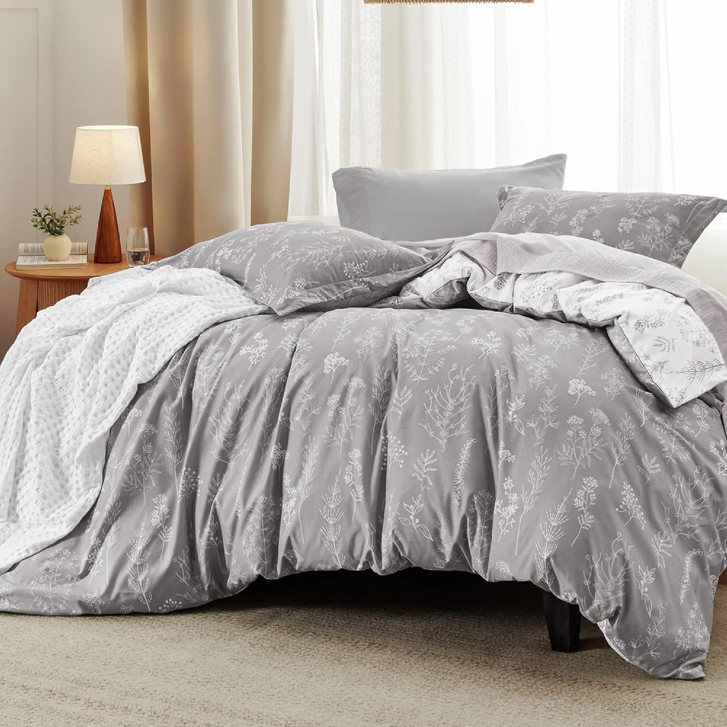 image:imageBedsure Light Grey Queen Comforter Set Reversible Floral Bed Set Soft Summer Lightweight Bedding for Bedroom 1 Soft Botanical Flowers Comforter and 2 Pillow Shams04 Light Grey