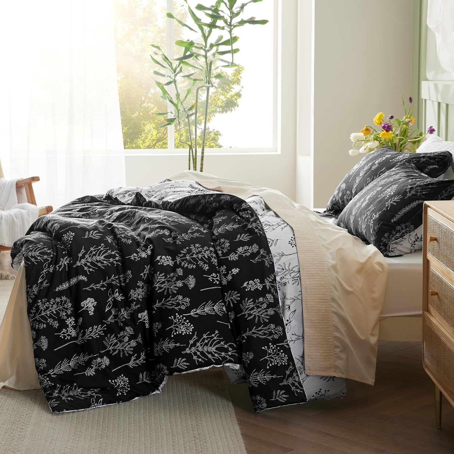 image:imageBedsure Light Grey Queen Comforter Set Reversible Floral Bed Set Soft Summer Lightweight Bedding for Bedroom 1 Soft Botanical Flowers Comforter and 2 Pillow Shams22 Black