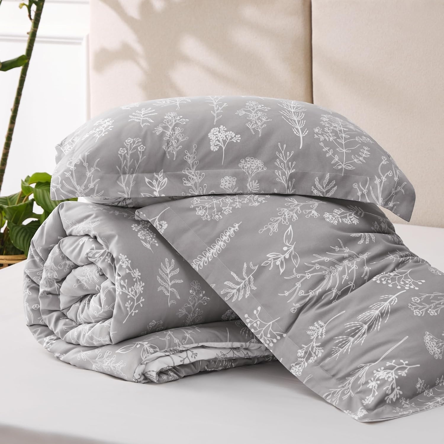 image:imageBedsure Light Grey Queen Comforter Set Reversible Floral Bed Set Soft Summer Lightweight Bedding for Bedroom 1 Soft Botanical Flowers Comforter and 2 Pillow Shams04 Light Grey