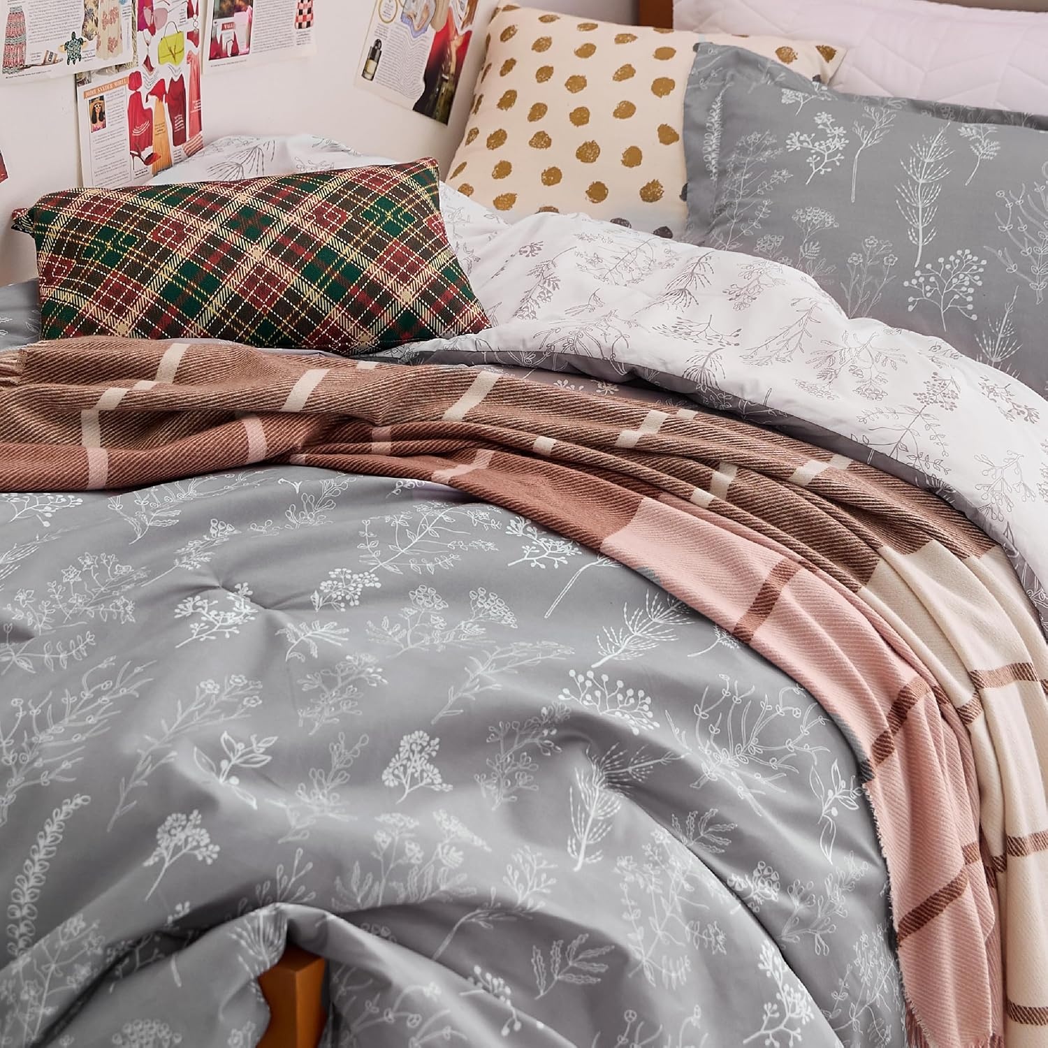 image:imageBedsure Light Grey Queen Comforter Set Reversible Floral Bed Set Soft Summer Lightweight Bedding for Bedroom 1 Soft Botanical Flowers Comforter and 2 Pillow Shams04 Light Grey
