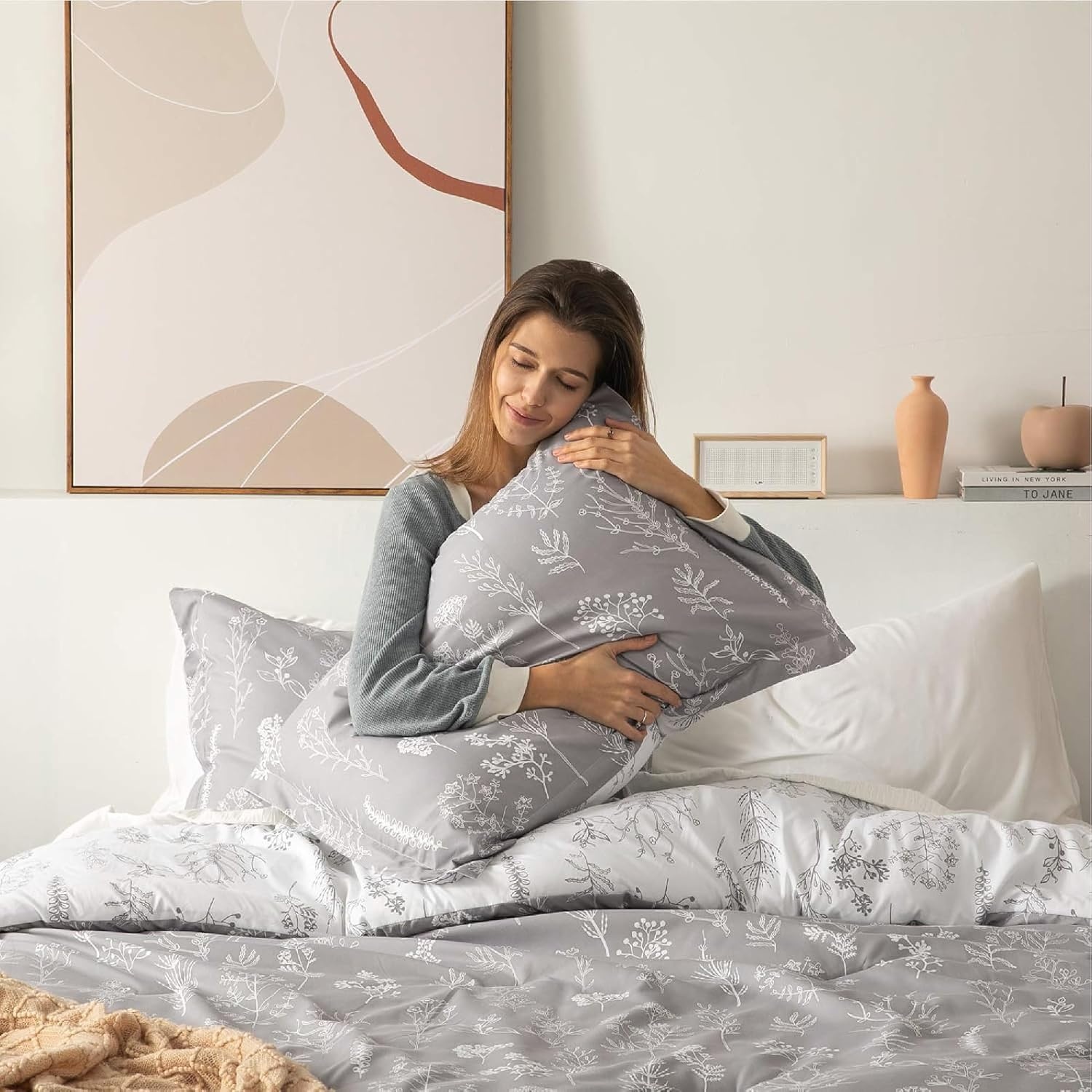 image:imageBedsure Light Grey Queen Comforter Set Reversible Floral Bed Set Soft Summer Lightweight Bedding for Bedroom 1 Soft Botanical Flowers Comforter and 2 Pillow Shams04 Light Grey