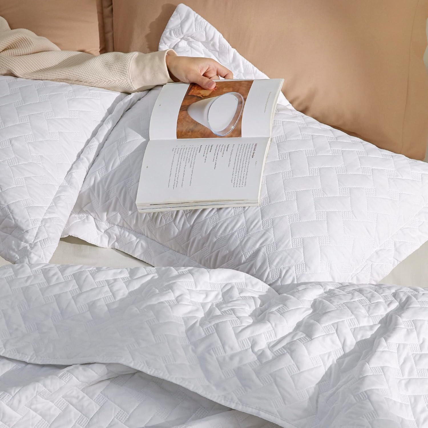 image:imageBedsure Queen Size Quilt Lightweight Comforter Set Mineral Blue Bedspread Coverlet Basket Weave AllSeason Comfort SkinFriendly Soft Breathable Machine Washable 90x96 3 Pcs 2 Pillow Shams02 White
