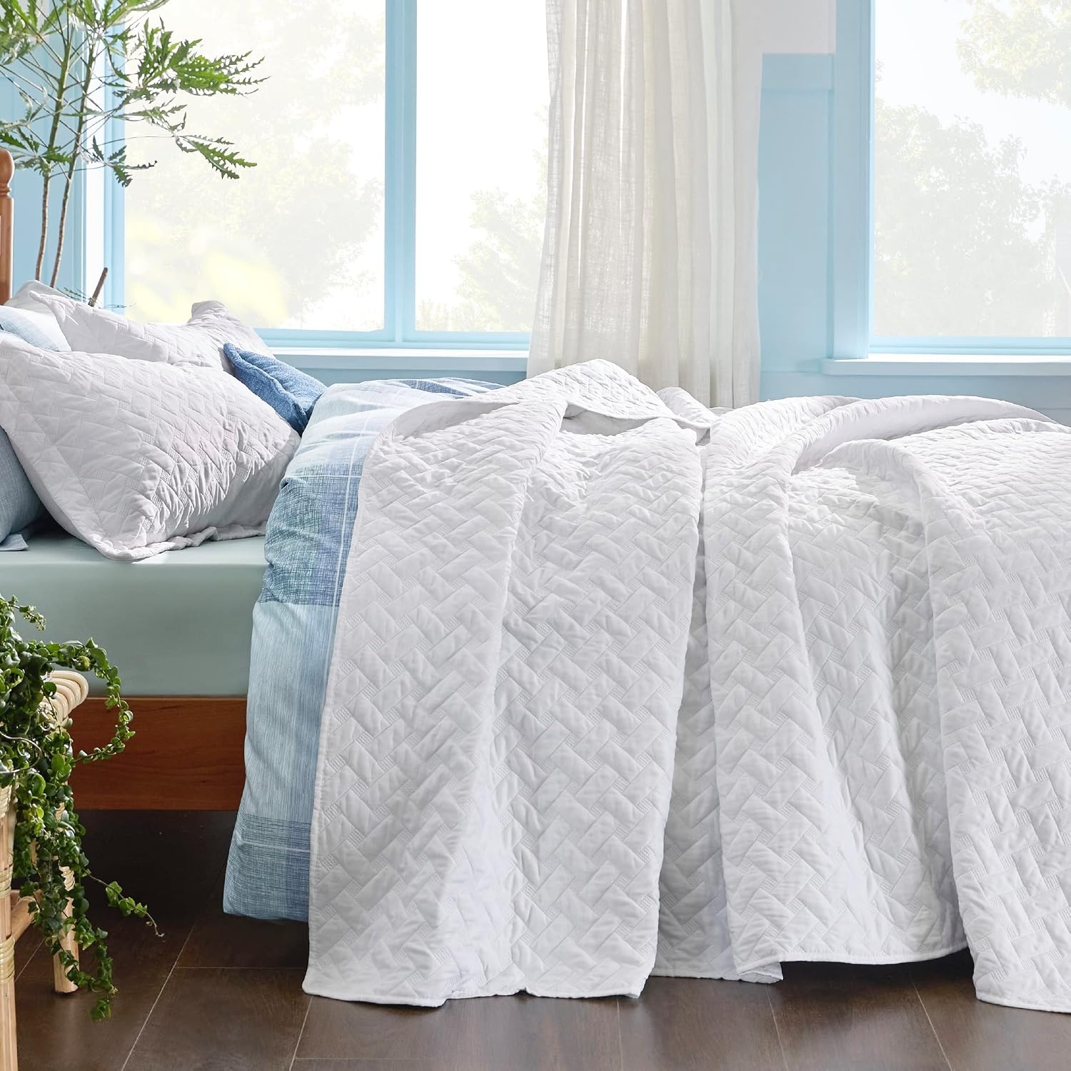 image:imageBedsure Queen Size Quilt Lightweight Comforter Set Mineral Blue Bedspread Coverlet Basket Weave AllSeason Comfort SkinFriendly Soft Breathable Machine Washable 90x96 3 Pcs 2 Pillow Shams02 White