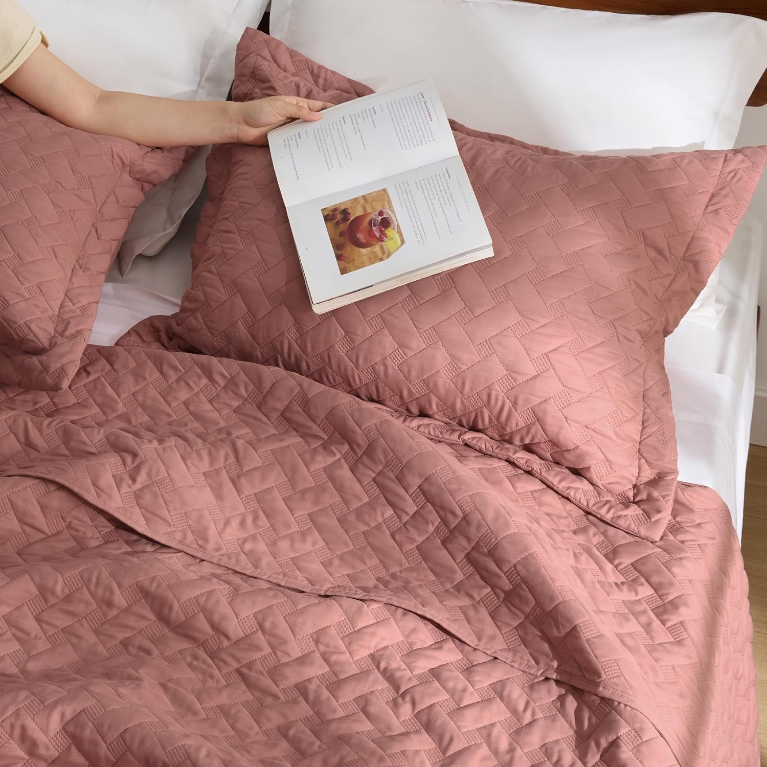 image:imageBedsure Queen Size Quilt Lightweight Comforter Set Mineral Blue Bedspread Coverlet Basket Weave AllSeason Comfort SkinFriendly Soft Breathable Machine Washable 90x96 3 Pcs 2 Pillow Shams24 Grayish Pink