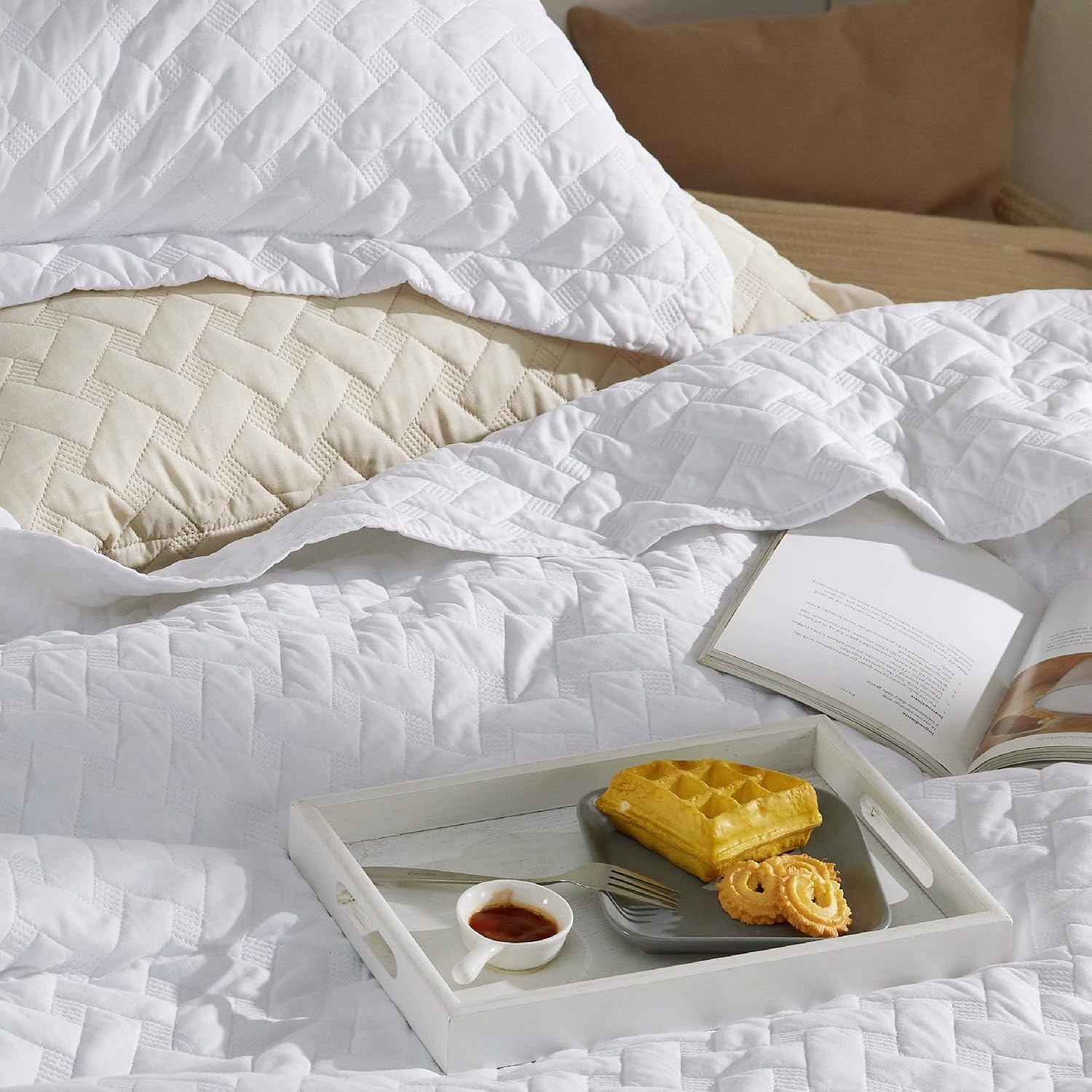 image:imageBedsure Queen Size Quilt Lightweight Comforter Set Mineral Blue Bedspread Coverlet Basket Weave AllSeason Comfort SkinFriendly Soft Breathable Machine Washable 90x96 3 Pcs 2 Pillow Shams02 White