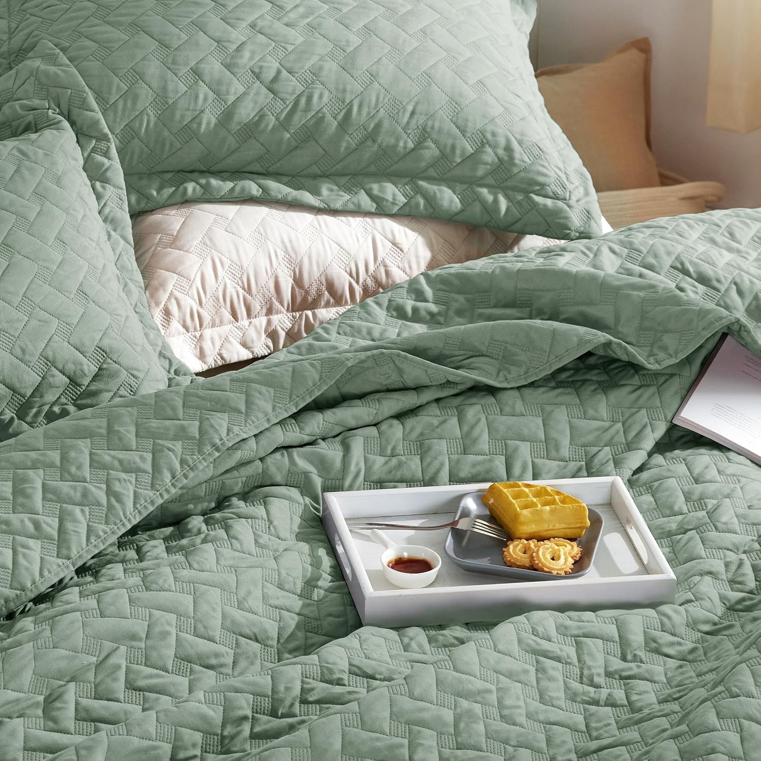 image:imageBedsure Queen Size Quilt Lightweight Comforter Set Mineral Blue Bedspread Coverlet Basket Weave AllSeason Comfort SkinFriendly Soft Breathable Machine Washable 90x96 3 Pcs 2 Pillow Shams08 Sage Green