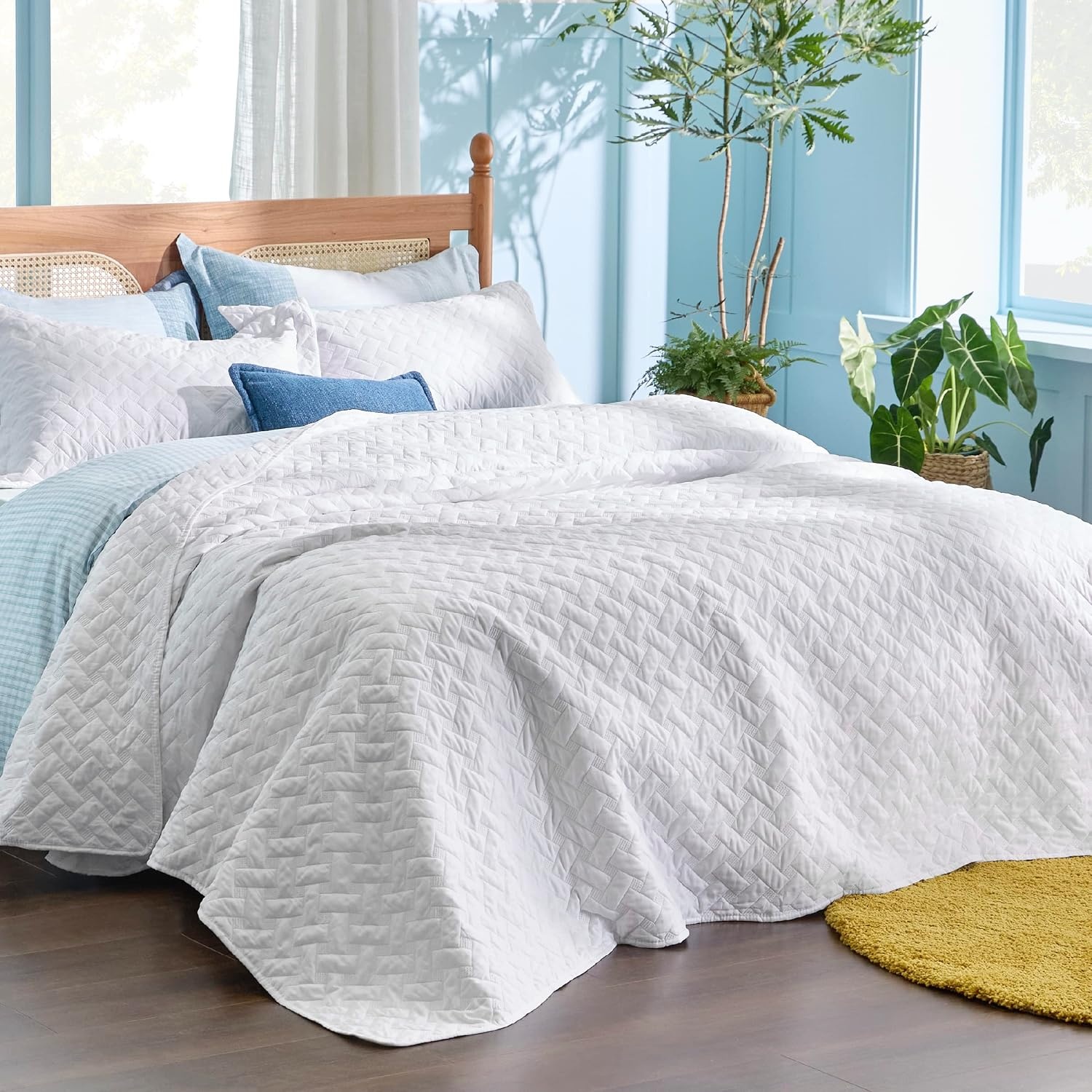 image:imageBedsure Queen Size Quilt Lightweight Comforter Set Mineral Blue Bedspread Coverlet Basket Weave AllSeason Comfort SkinFriendly Soft Breathable Machine Washable 90x96 3 Pcs 2 Pillow Shams02 White