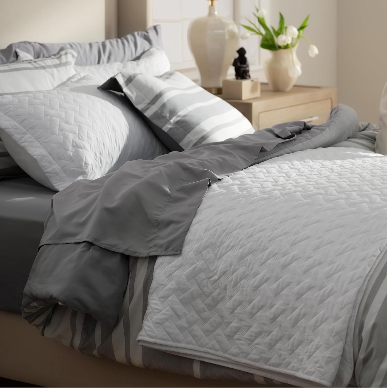 image:imageBedsure Queen Size Quilt Lightweight Comforter Set Mineral Blue Bedspread Coverlet Basket Weave AllSeason Comfort SkinFriendly Soft Breathable Machine Washable 90x96 3 Pcs 2 Pillow Shams02 White