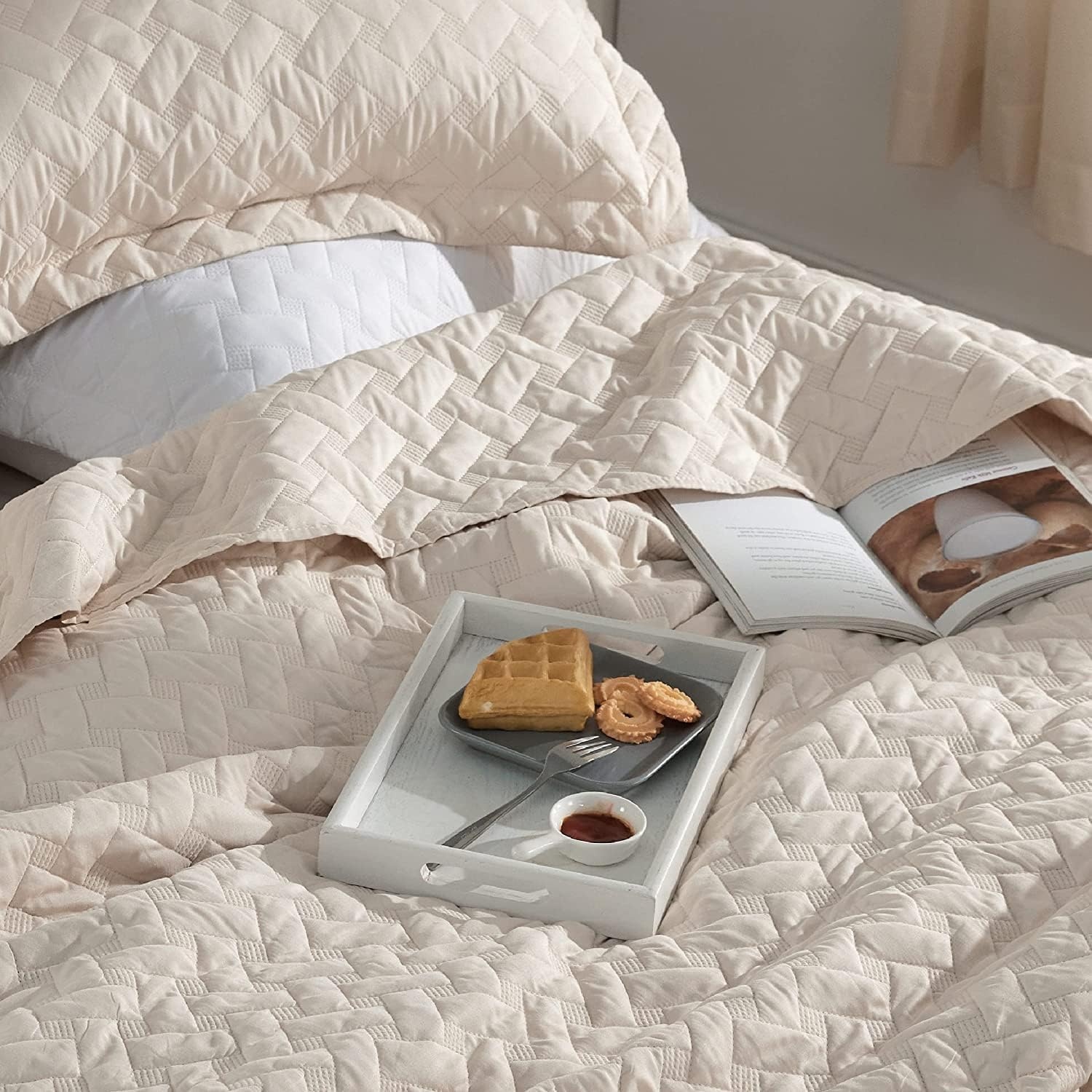image:imageBedsure Queen Size Quilt Lightweight Comforter Set Mineral Blue Bedspread Coverlet Basket Weave AllSeason Comfort SkinFriendly Soft Breathable Machine Washable 90x96 3 Pcs 2 Pillow Shams16 Beige