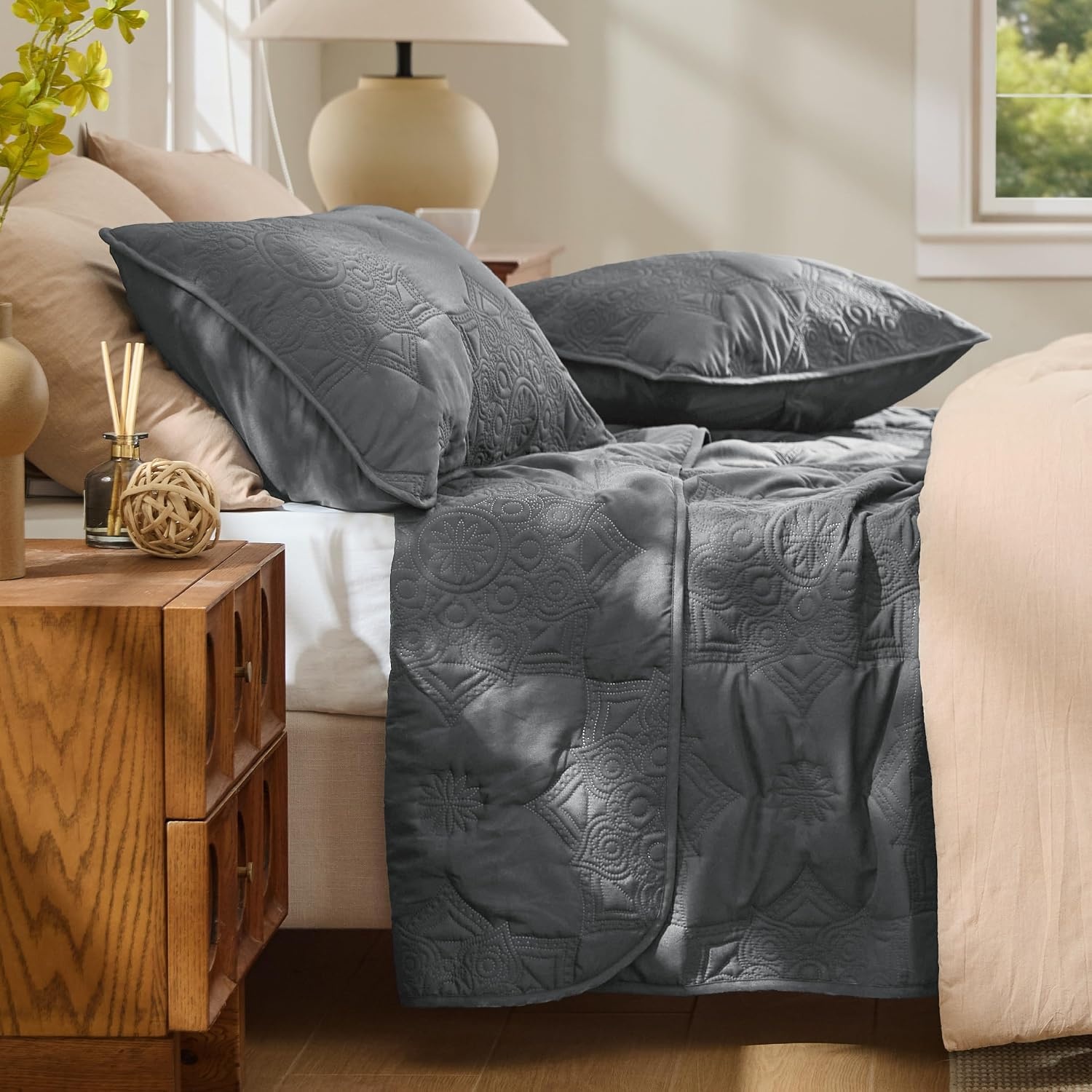 image:imageBedsure Quilts Queen Size Bedspread Thin Comforter Charcoal Coverlet AllSeason Bedding Soft Modern Clover Pattern StitchFree QuiltTech PetFriendly Machine Washable 90x96in 3 Pcs20 Drak Grey Floral
