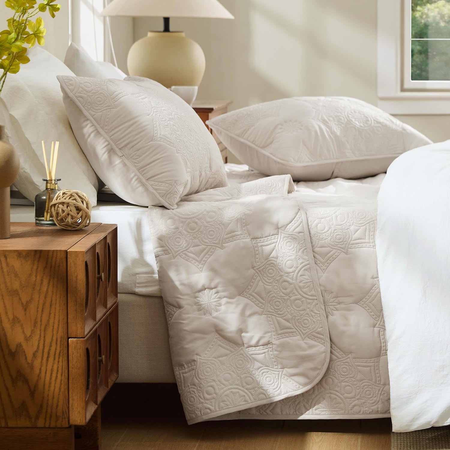 image:imageBedsure Quilts Queen Size Bedspread Thin Comforter Charcoal Coverlet AllSeason Bedding Soft Modern Clover Pattern StitchFree QuiltTech PetFriendly Machine Washable 90x96in 3 Pcs15 Beige Floral