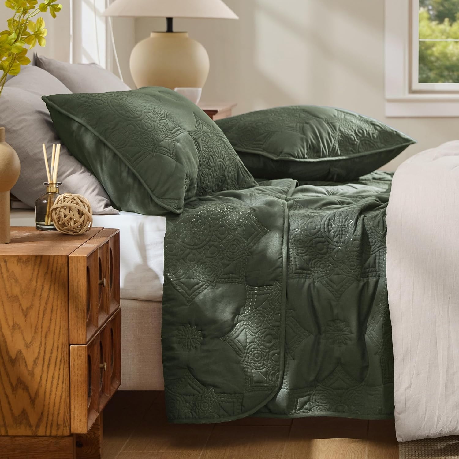 image:imageBedsure Quilts Queen Size Bedspread Thin Comforter Charcoal Coverlet AllSeason Bedding Soft Modern Clover Pattern StitchFree QuiltTech PetFriendly Machine Washable 90x96in 3 Pcs07 Olive Green Floral