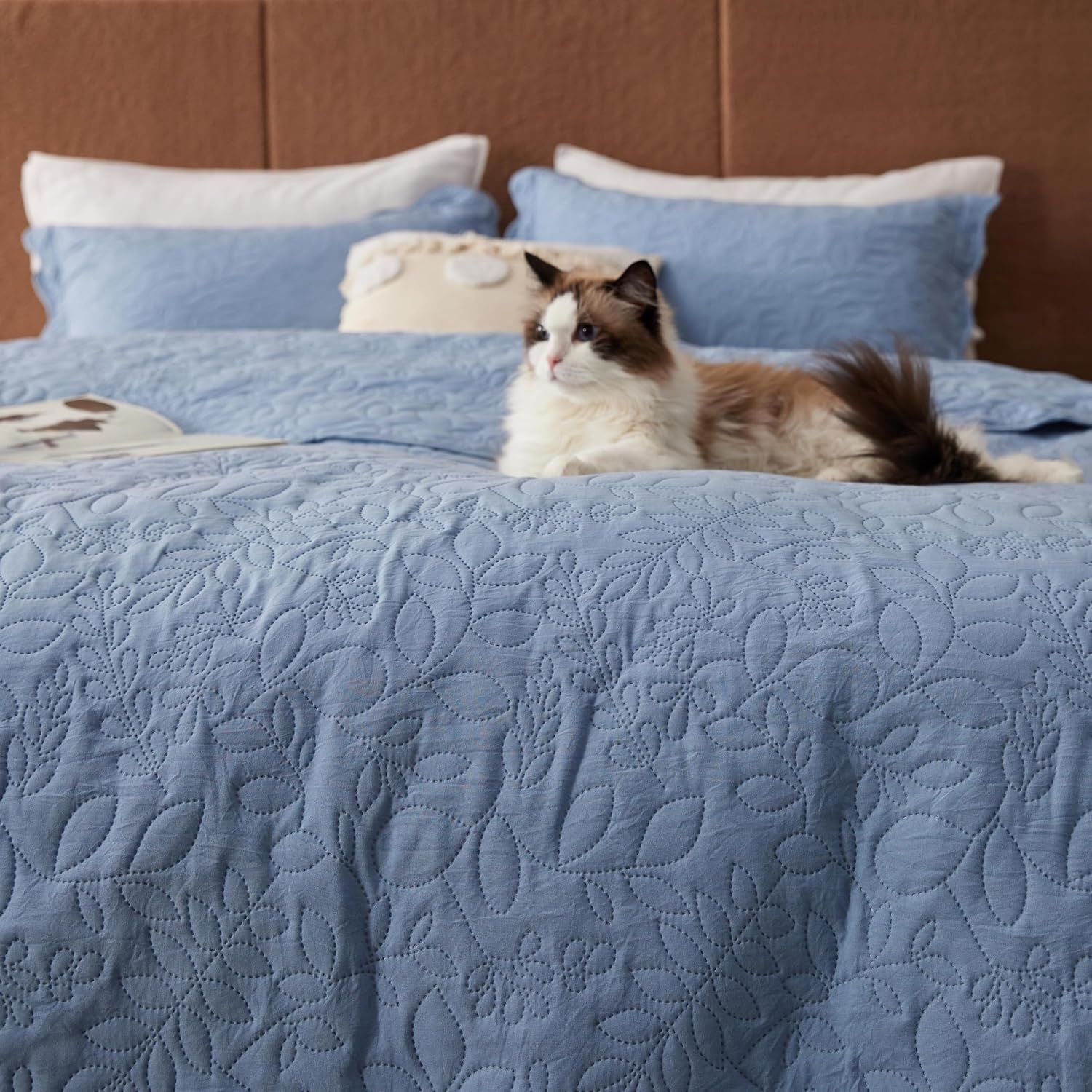 image:imageBedsure Quilts Queen Size Bedspread Thin Comforter Charcoal Coverlet AllSeason Bedding Soft Modern Clover Pattern StitchFree QuiltTech PetFriendly Machine Washable 90x96in 3 Pcs05 Mineral Blue Leaf