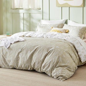 Bedsure Light Grey Queen Comforter Set – Reversible Floral Bed Set, Soft Summer Lightweight Bedding for Bedroom, 1 Soft Botanical Flowers Comforter and 2 Pillow Shams(17 – Linen)