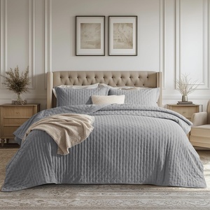Bedsure Quilts Queen Size Bedspread, Thin Comforter, Charcoal Coverlet | All-Season Bedding, Soft, Modern Clover Pattern, Stitch-Free Quilt-Tech, Pet-Friendly, Machine Washable, 90x96in, 3 Pcs(18 – Grey – Clover)