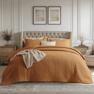 Bedsure Quilts Queen Size Bedspread, Thin Comforter, Charcoal Coverlet | All-Season Bedding, Soft, Modern Clover Pattern, Stitch-Free Quilt-Tech, Pet-Friendly, Machine Washable, 90x96in, 3 Pcs(12 – Honey Caramel – Clover)